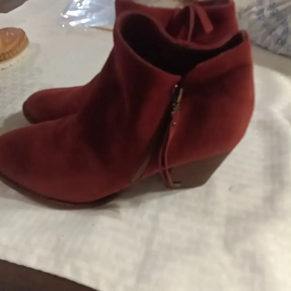 Sam Edelman Macon bootie in spiced red suede 10 Women's